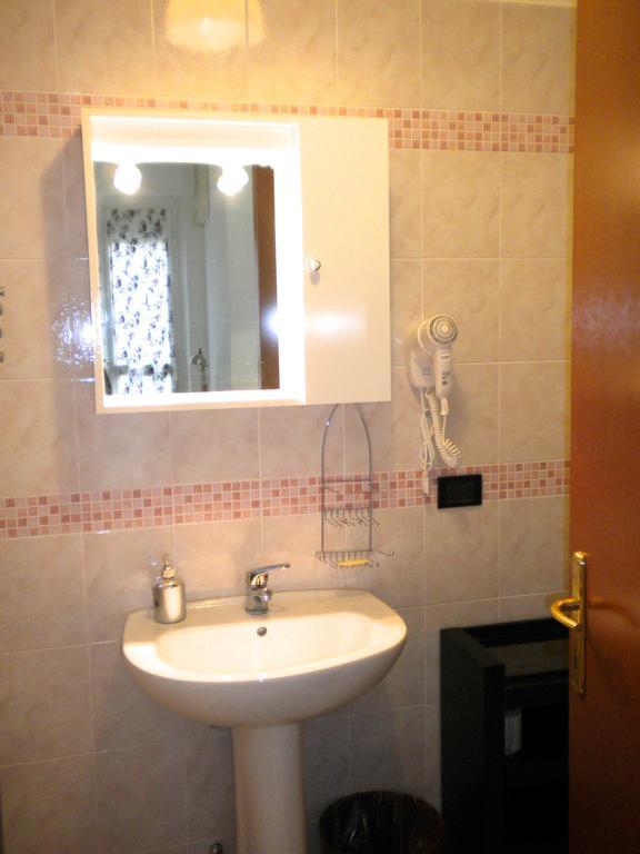 Top Suit Uno - Guest House Brugherio Δωμάτιο φωτογραφία